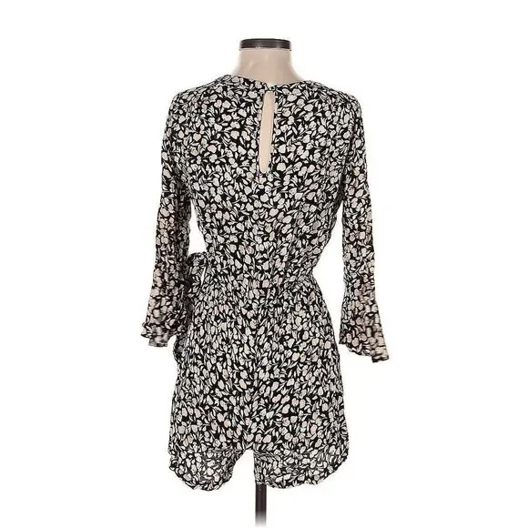 Who What Wear Women's Floral V-Neck 3/4 Sleeve Romper Black XS Casual Stylish - Picture 7 of 9
